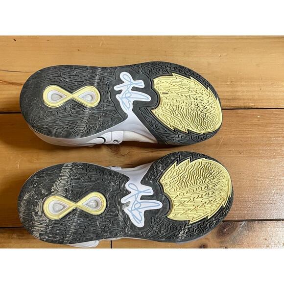 Nike kyrie infinity smoke & mirrors running basketball shoes.white/babyblue 13.5 - Picture 7 of 8